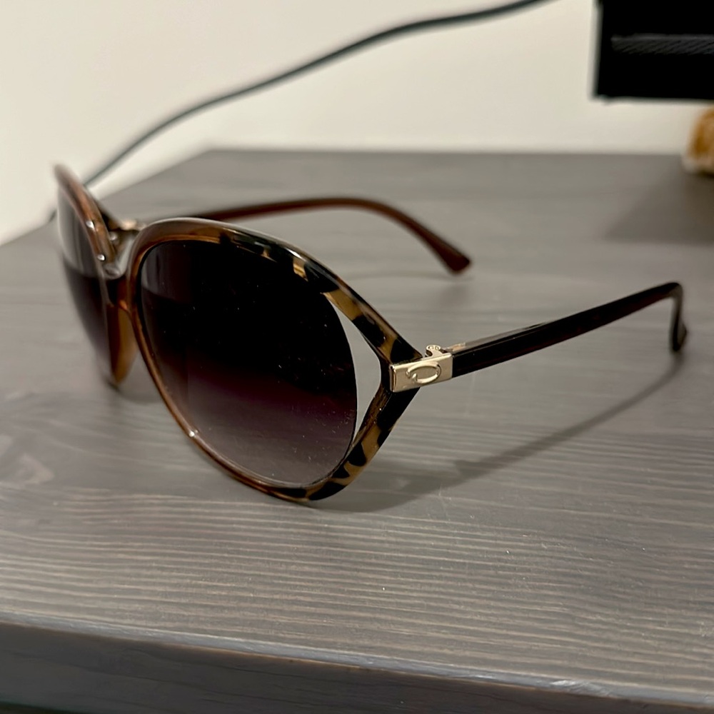 Oscar de la renta sunglasses
